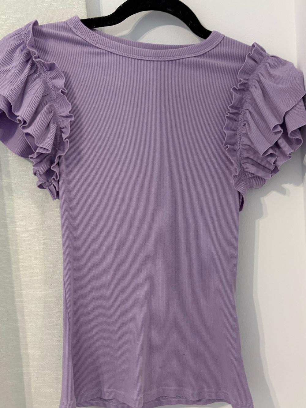 Ruffled Short Sleeve Ribbed Tee in Lavender